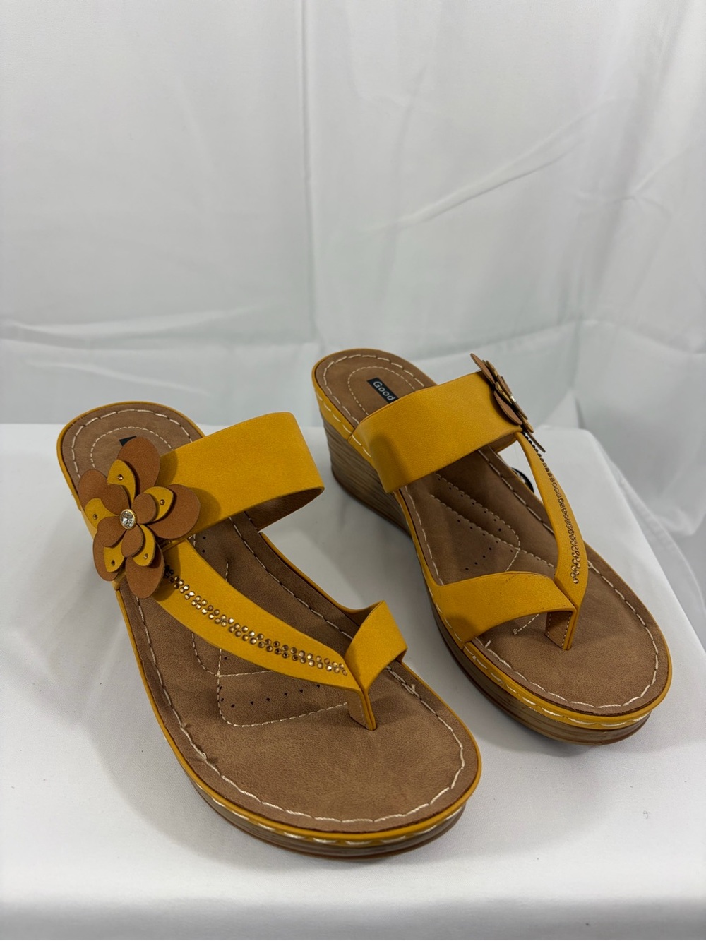 NWT Good Choice Women’s Size 7.5 Mustard Floral Wedge Sandals